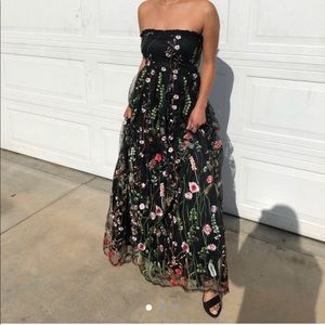 Strapless formal dress